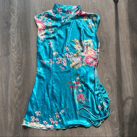 v cool silky mini dress with button up collar - Picture 3 of 6